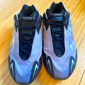 Yeezy Boost 700 purple/geode